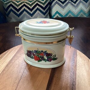 Knott's Berry Farms Vintage Canister Fruit 🍓 🍇 Motif Design EUC